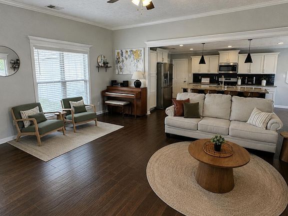 4th image of 421 Strawberry Ridge Dr