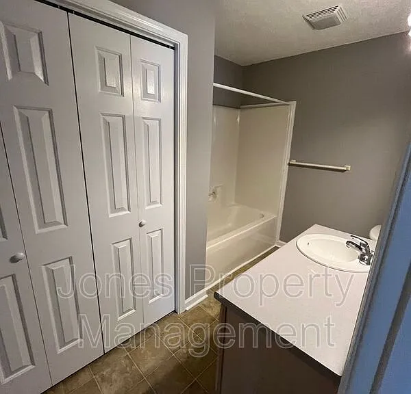 810 Pine St #PINE STREET — Photo 10