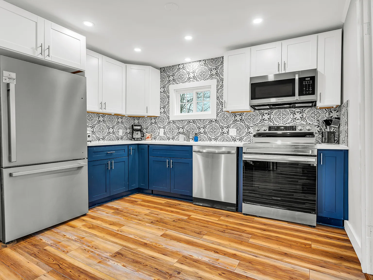 22 Maple St — Photo 3