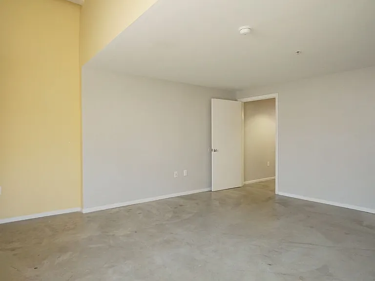 922 W 23rd St #101 — Photo 9