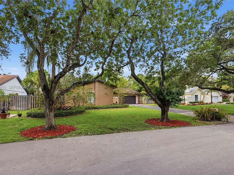 12106 Lymestone Way — Photo 33