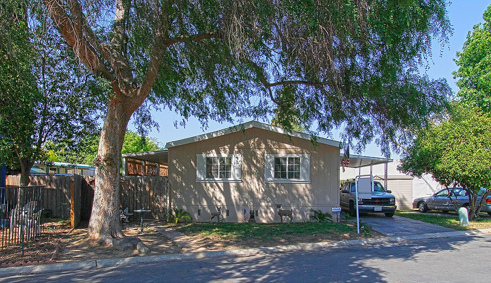1st image of 9360 N Blackstone Ave Space 122