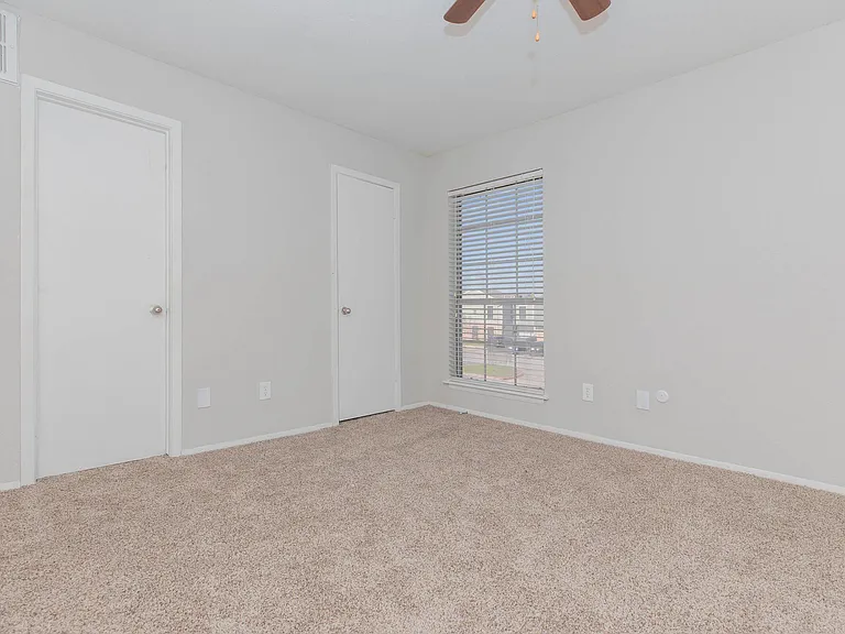 Waterford Grove Apartments — Photo 8