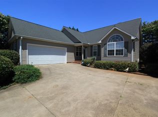 204 Doris Ann Ct, Wellford, SC 29385