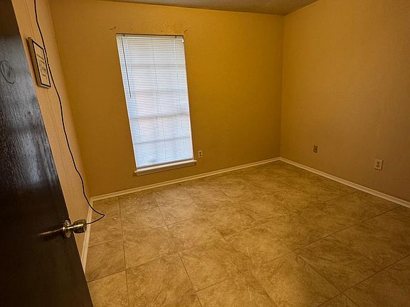 2nd image of 1805 Hampton Dr