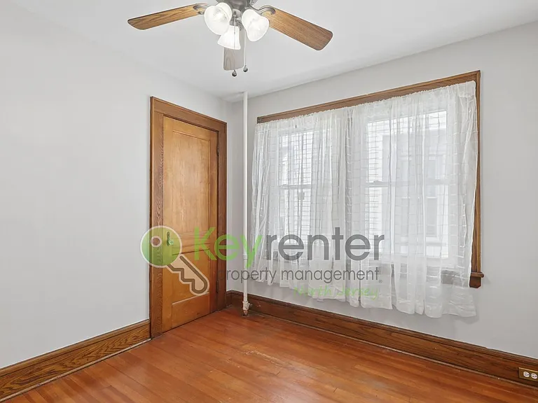 364 Chestnut St — Photo 14