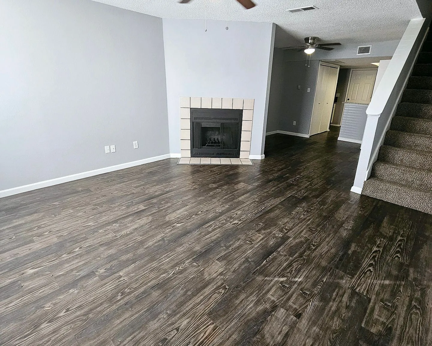 $500.00 of Move In SPECIAL - Updated Townhouse Available Now — Photo 2