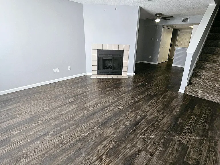 $500.00 of Move In SPECIAL - Updated Townhouse Available Now — Photo 2