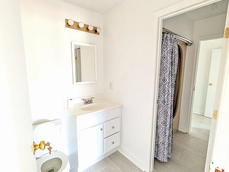 5350 Camelot Dr #10 — Photo 5