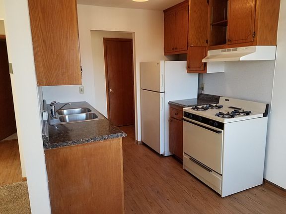 2nd image of 3025 30th Ave S