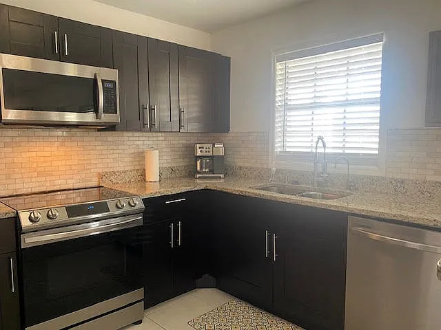 136 Pompano Dr SE #D — Photo 11