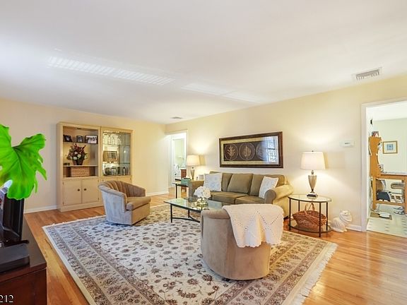 5th image of 68 Colgate Ave