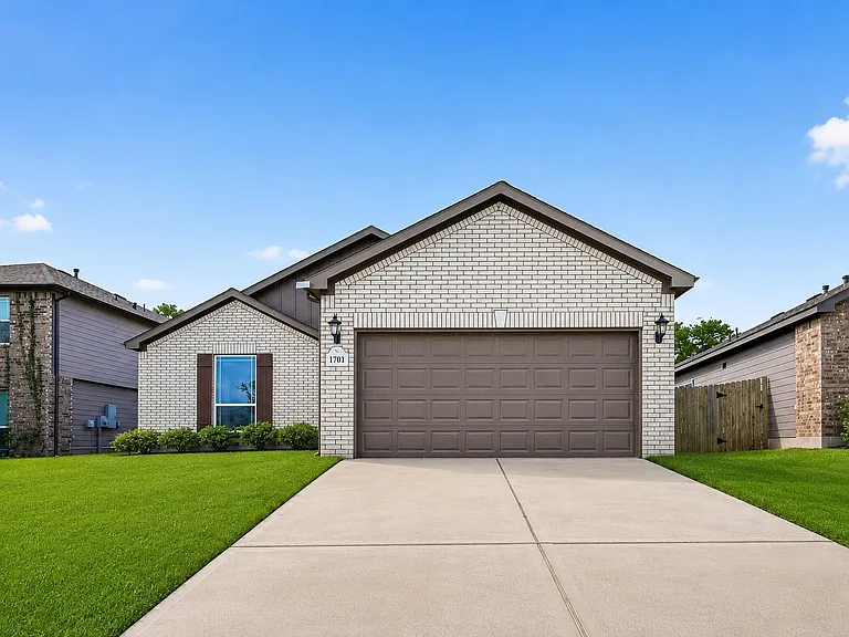 1701 Cindy Ln — Photo 1