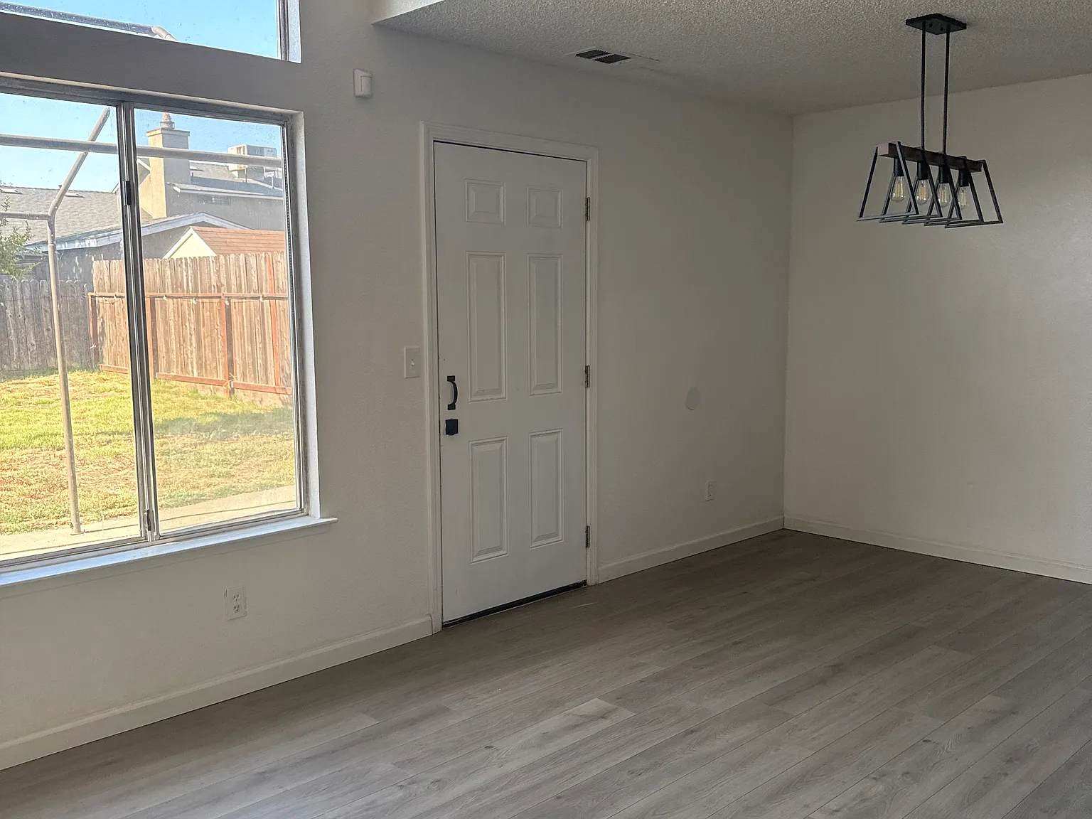4 bed, 1512 sqft, $2,700 — Photo 3
