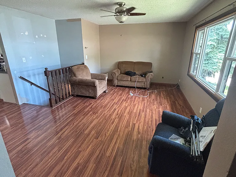 402 E Main St — Photo 3
