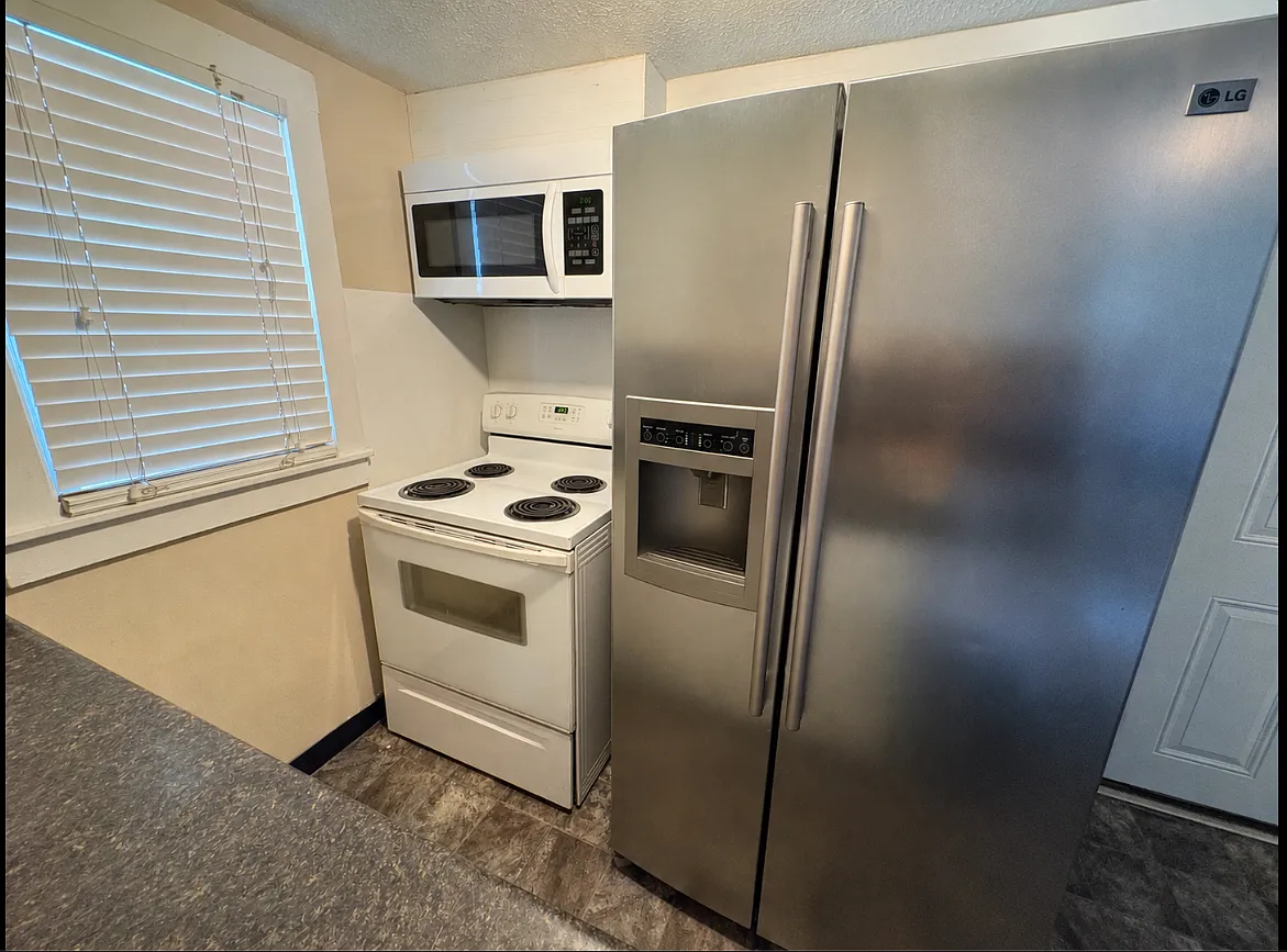4 bed, 900 sqft, $1,250 — Photo 2