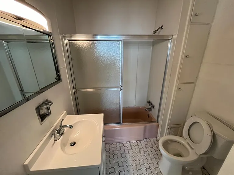 62 Jefferson St #3R — Photo 8