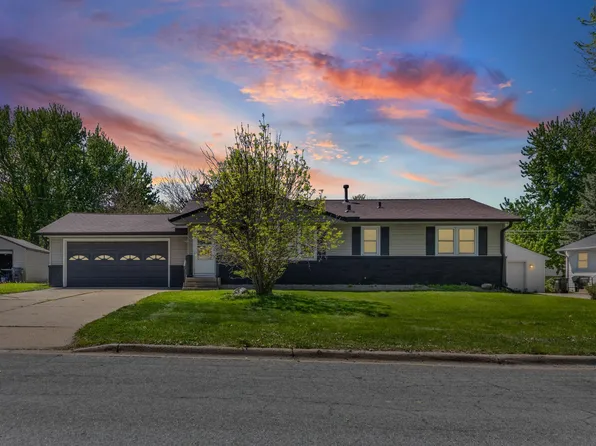 2134 Garnet Dr, Eagan, MN 55122