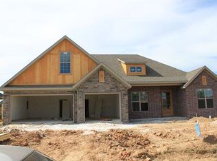 3769 Breakstone Dr, Springdale, AR 72764