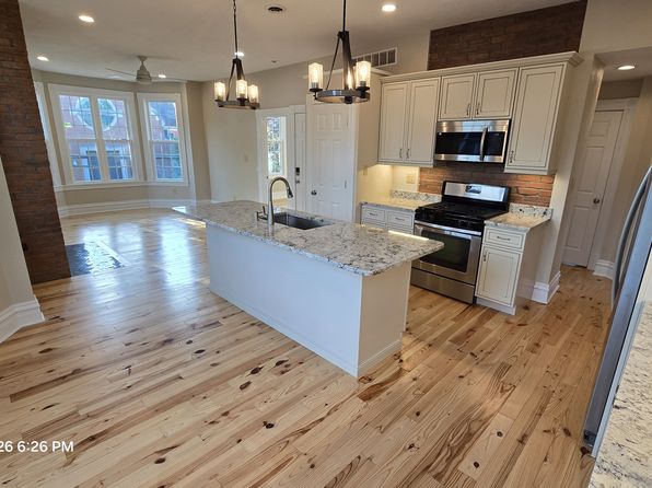 208 Center Ave APT 2