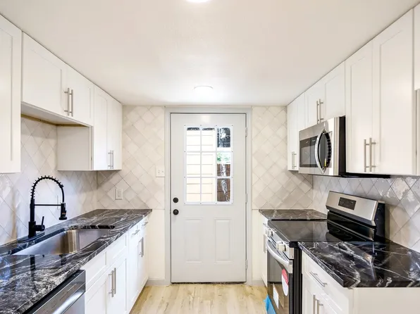 29 E Creek Ln APT 17, Grand Prairie, TX 75052