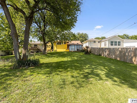 3rd image of 211 Woodland Dr