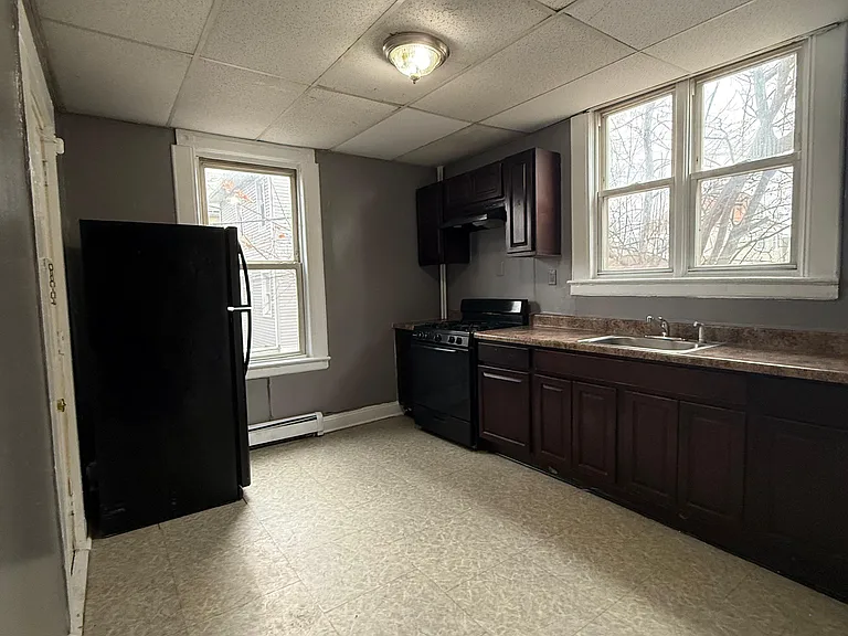 70 Eaton Pl #2 — Photo 5