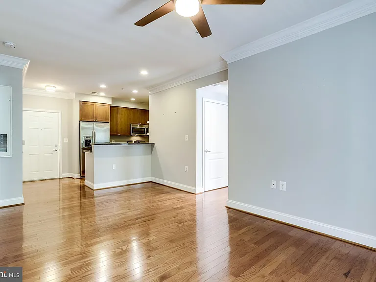 1115 Cameron St #208 — Photo 11