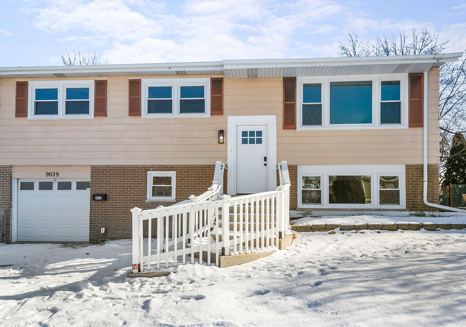 9029 S Maple Ln, Hickory Hills, IL 60457 | Zillow