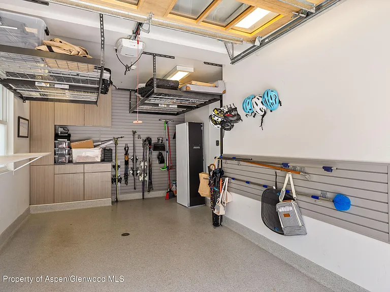 101 E Hallam St — Photo 48