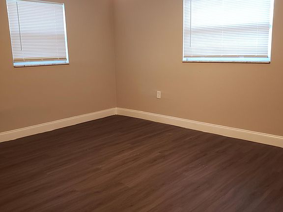 4th image of 1415 Whitehall Ln