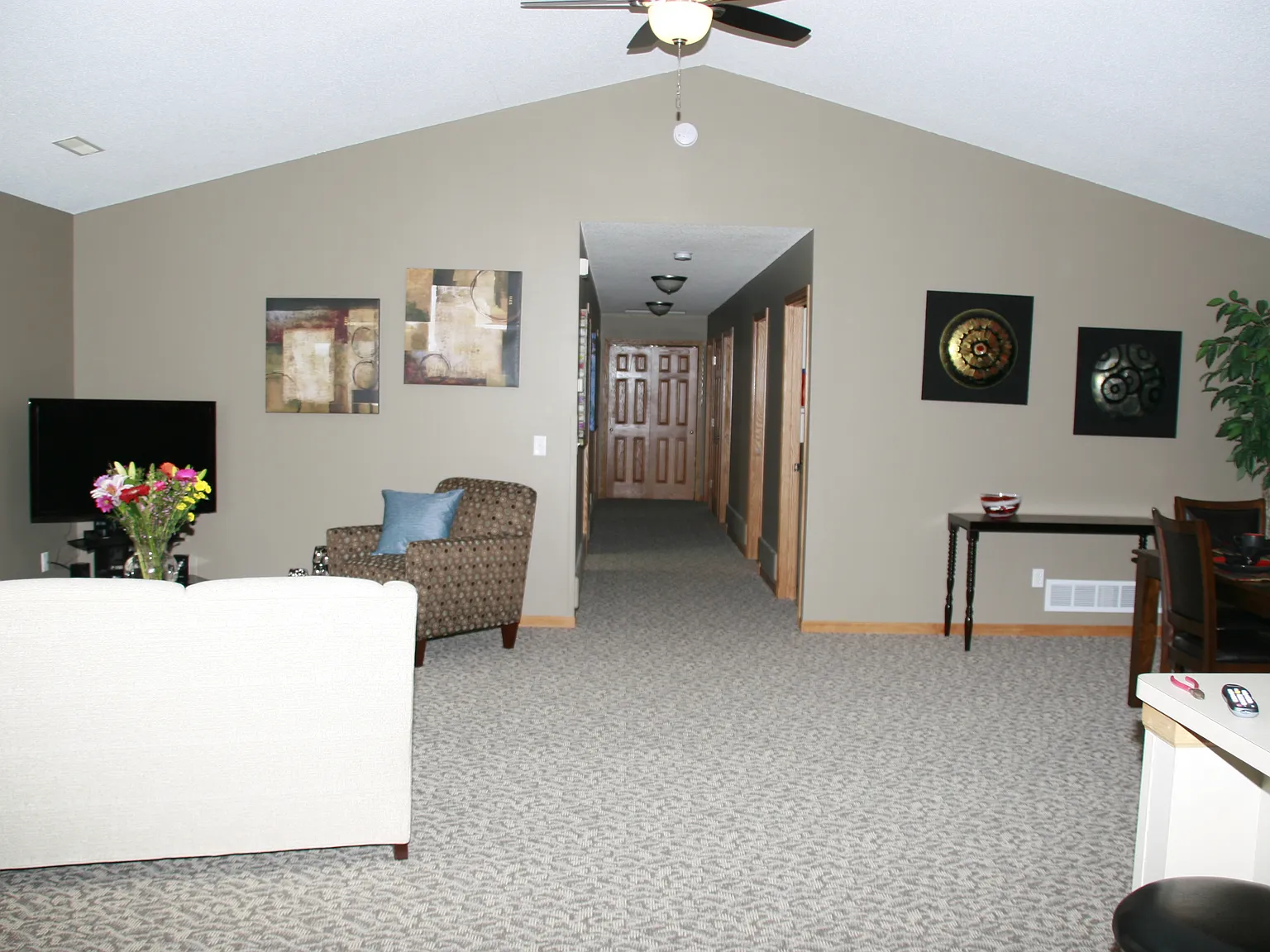 4 bed, 1.5 bath, 1400 sqft, $2,225 — Photo 3