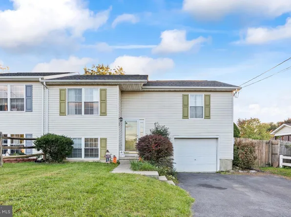 26 Squire Cir, Inwood, WV 25428