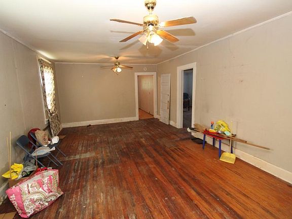 4th image of 919 Pine Grove Ave
