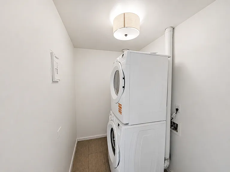 2250 N Newport St — Photo 8