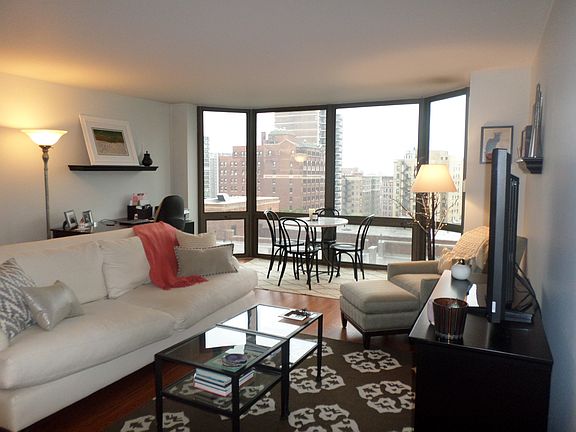 2nd image of 2650 N Lakeview Ave APT 1207