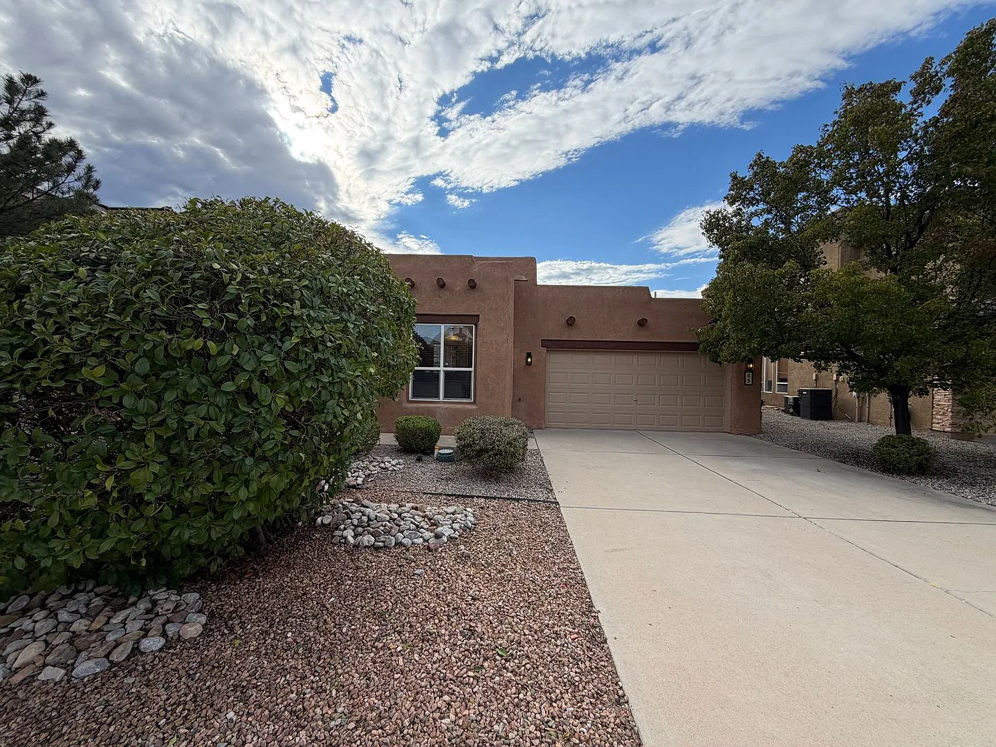 3 Bedroom Single Story Home Available Near High Resort Blvd & Broadmoor Blvd in Rio Rancho! — Photo 1