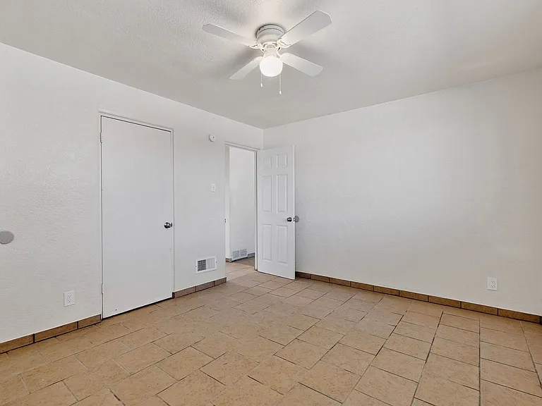 536 Cardenas Dr SE — Photo 26