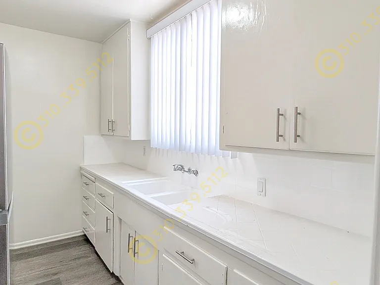 1254 N Havenhurst Dr #15 — Photo 9
