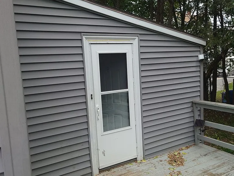 252 Grove St — Photo 2