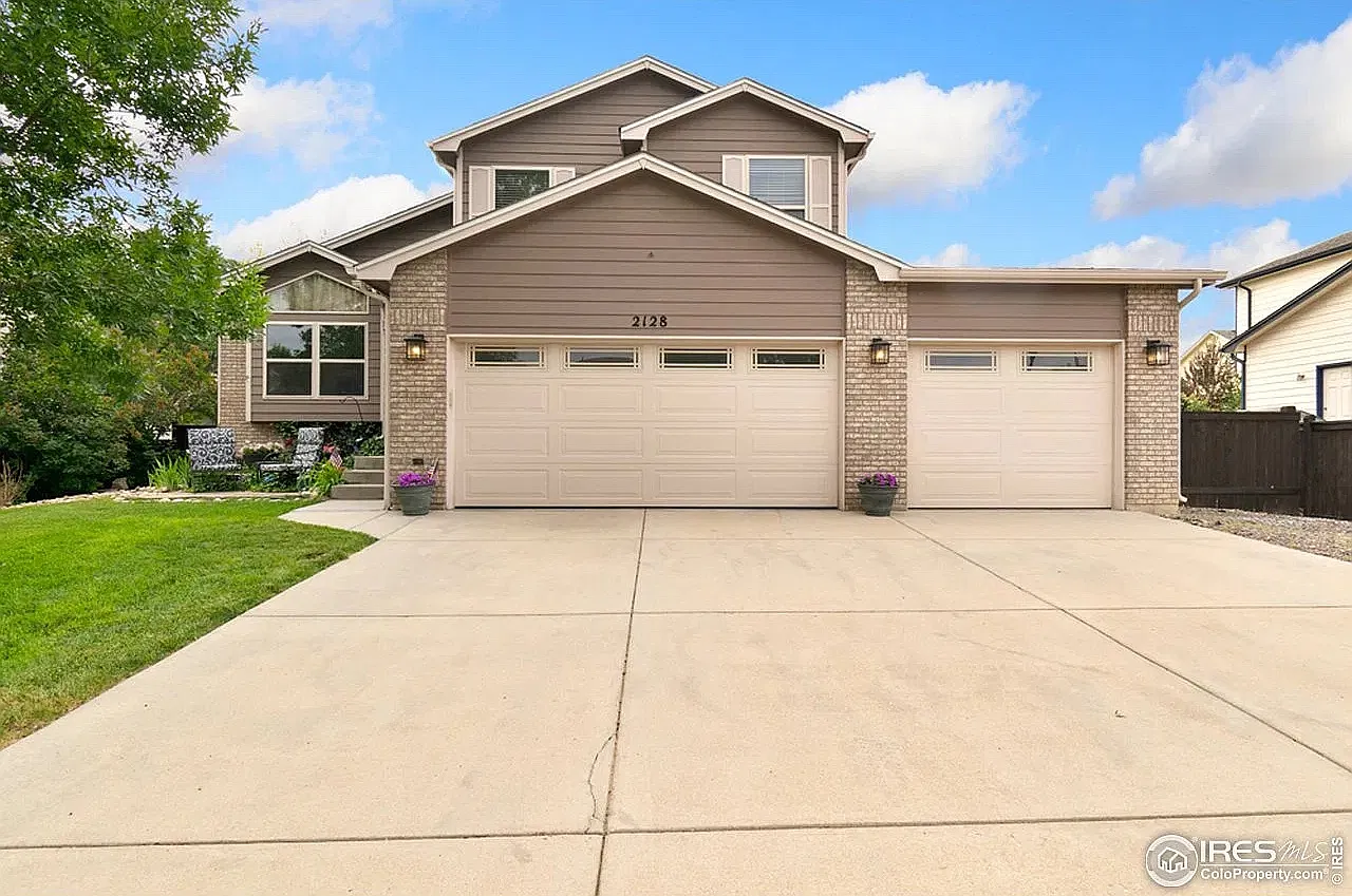 4 bed, 2379 sqft, $2,850 — Photo 1