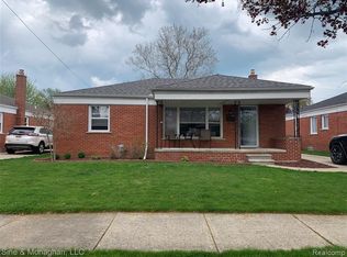 26308 Princeton St, Saint Clair Shores, MI 48081
