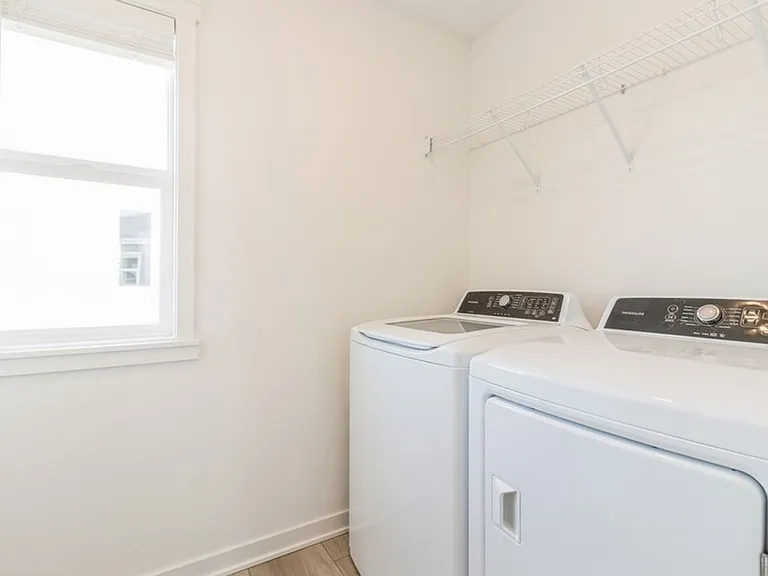 1241 NW Yorktown Dr — Photo 9