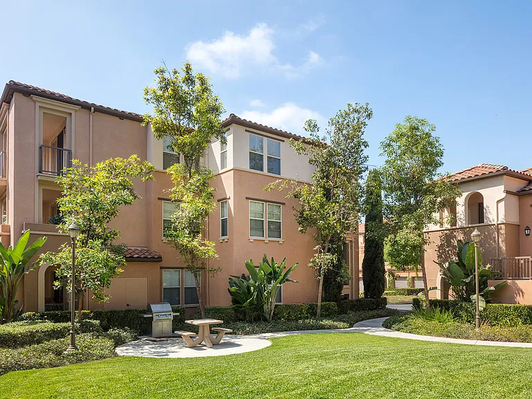 Portola Place Apartment Homes — Photo 20