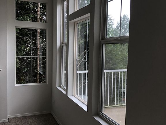 5th image of 2022 Newport Way NW