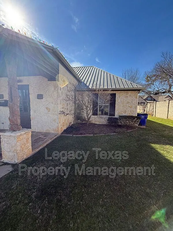 Studio, $3,962 — Photo 2