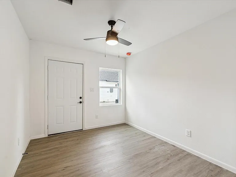 306 E 40th St #1/2 — Photo 8