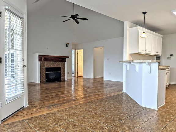 2nd image of 508 Simoni Pl
