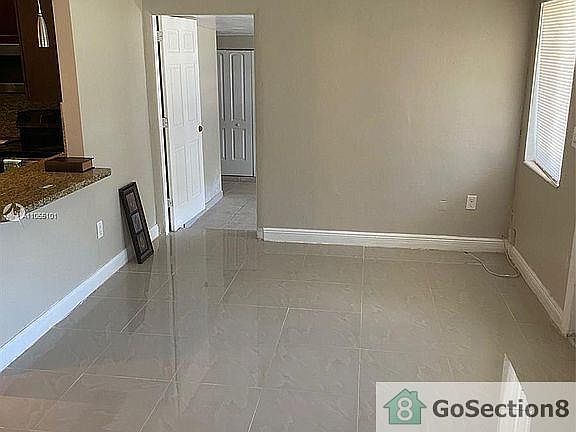 3rd image of 1736 NW 18th St