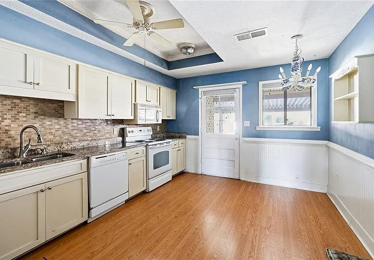 813 Serramonte Dr NE — Photo 4